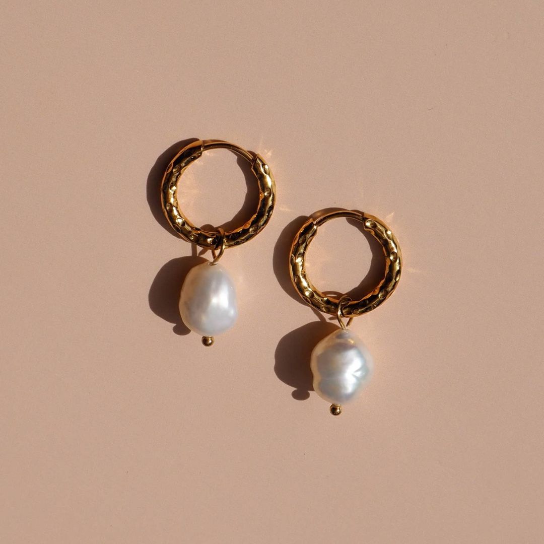 18K Gold Freshwater Pearl Hammered Hoops