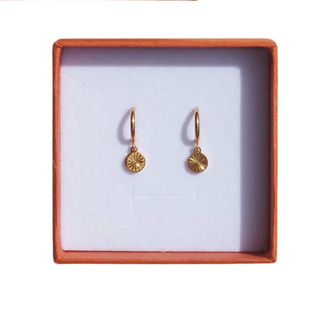 18K Gold Star Hoops Round