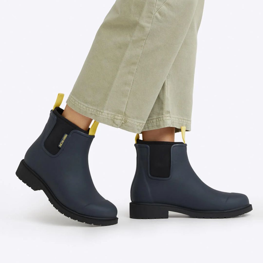 Somewhere between denim, oxford blue and slate grey lies midnight blue - the perfect neutral boot that has a yellow colour pop on the tab because we're still fun!