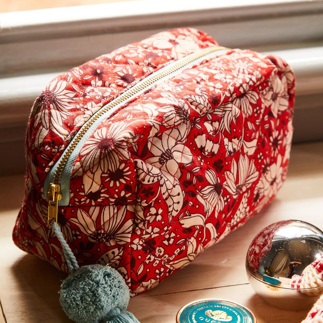 Sage and Clare make the best bathroom bags in Australia. I can always find everything I need and they are cute to boot!