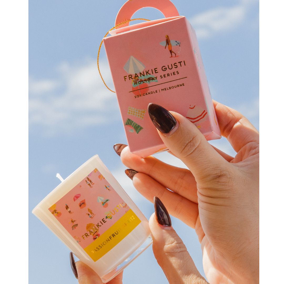 HOLIDAY SERIES ORNAMENT CANDLE | PASSIONFRUIT SPRITZ